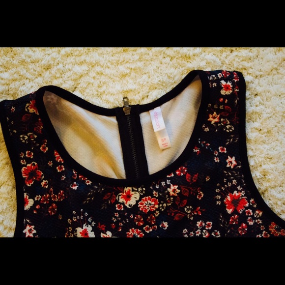 Sleeveless floral dress - Picture 2 of 2